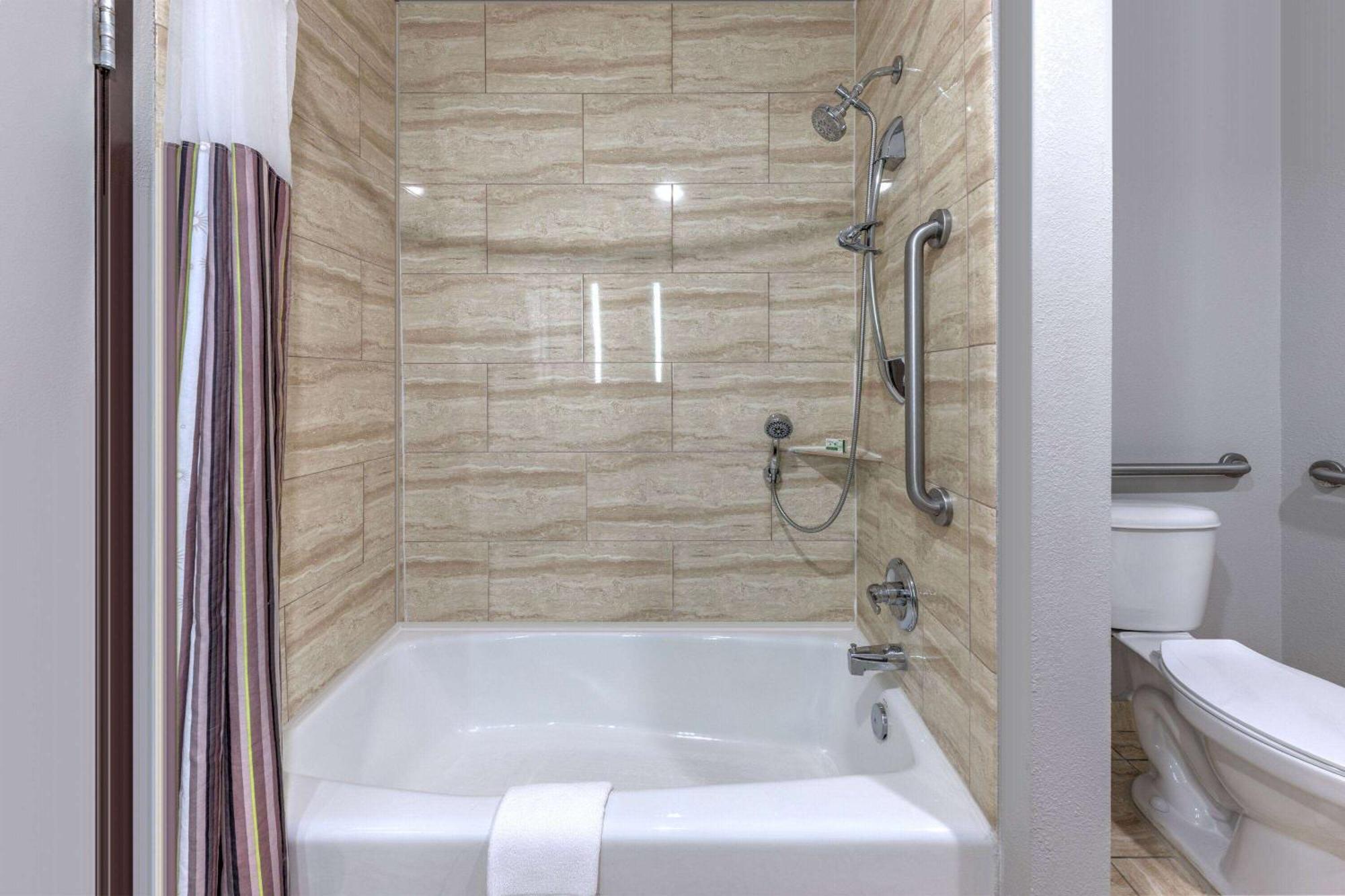 La Quinta By Wyndham Allen At The Village Exterior foto